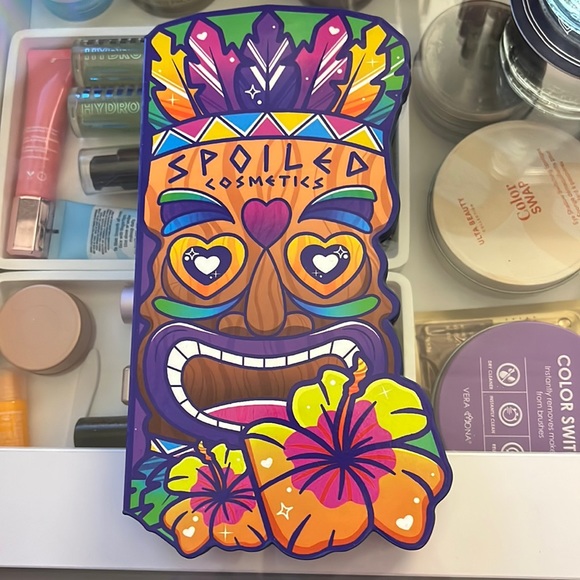 Spoiled Lips Cosmetics Tiki Man Palette - Picture 1 of 8